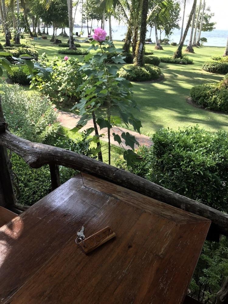 Dusita Koh Kood Resort Ko Kut Exterior photo